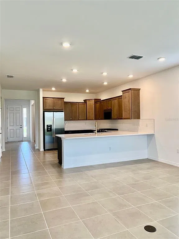 3 bed, 2.0 bath, 1856 sqft, $2,395 — Photo 2