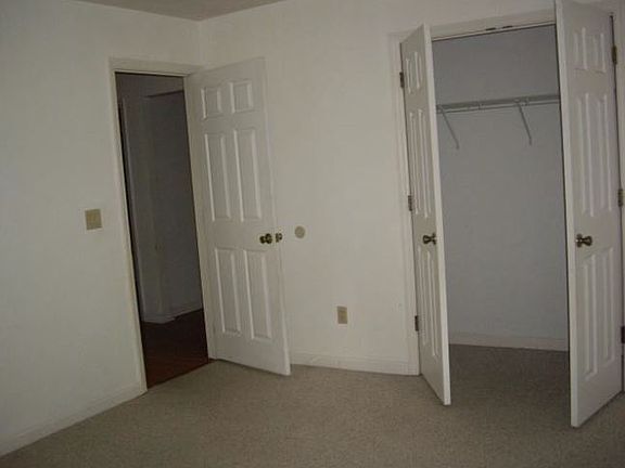 4th image of 3252 Whitney Dr E