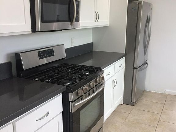 3rd image of 10623 Ayres Ave