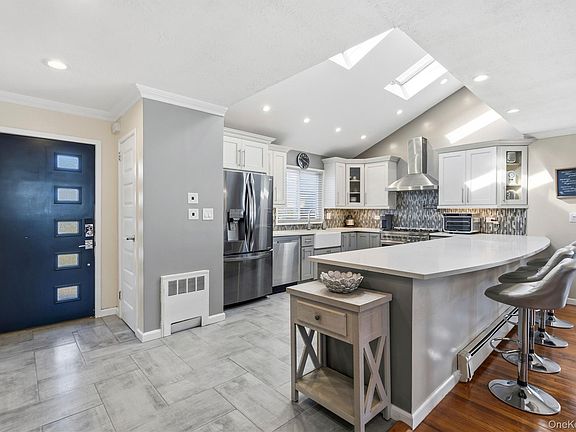 5th image of 70 Forest Road