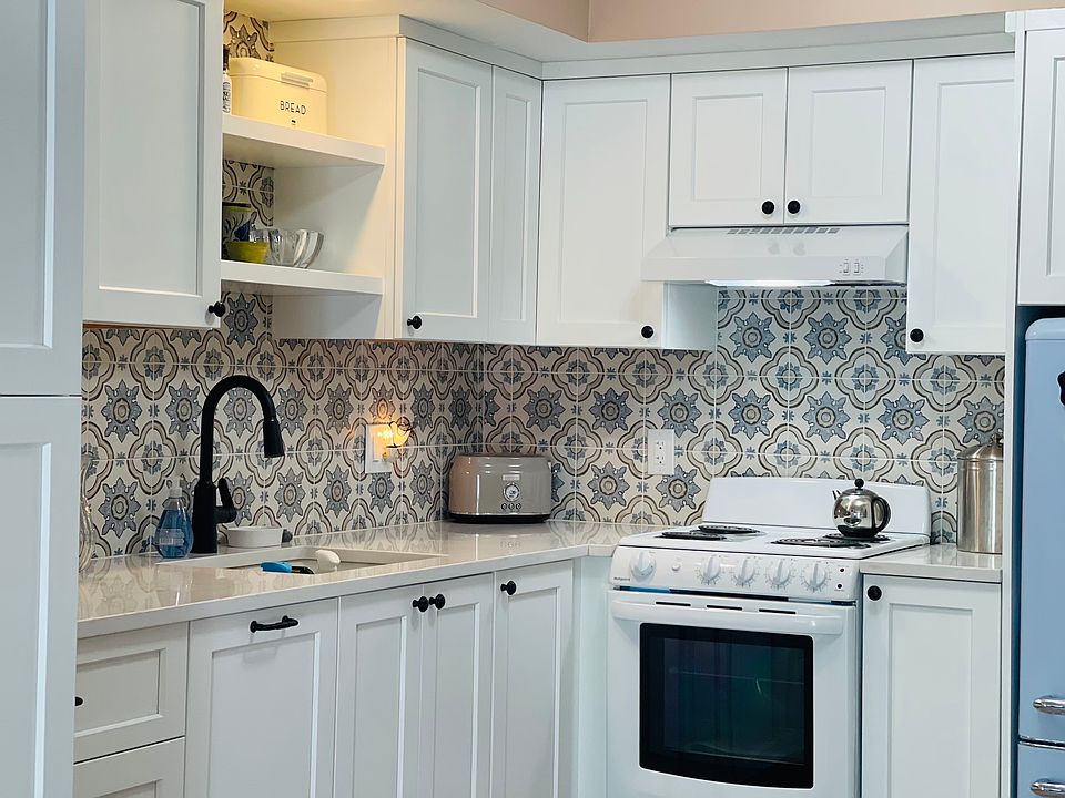 New kitchen_fully stocked