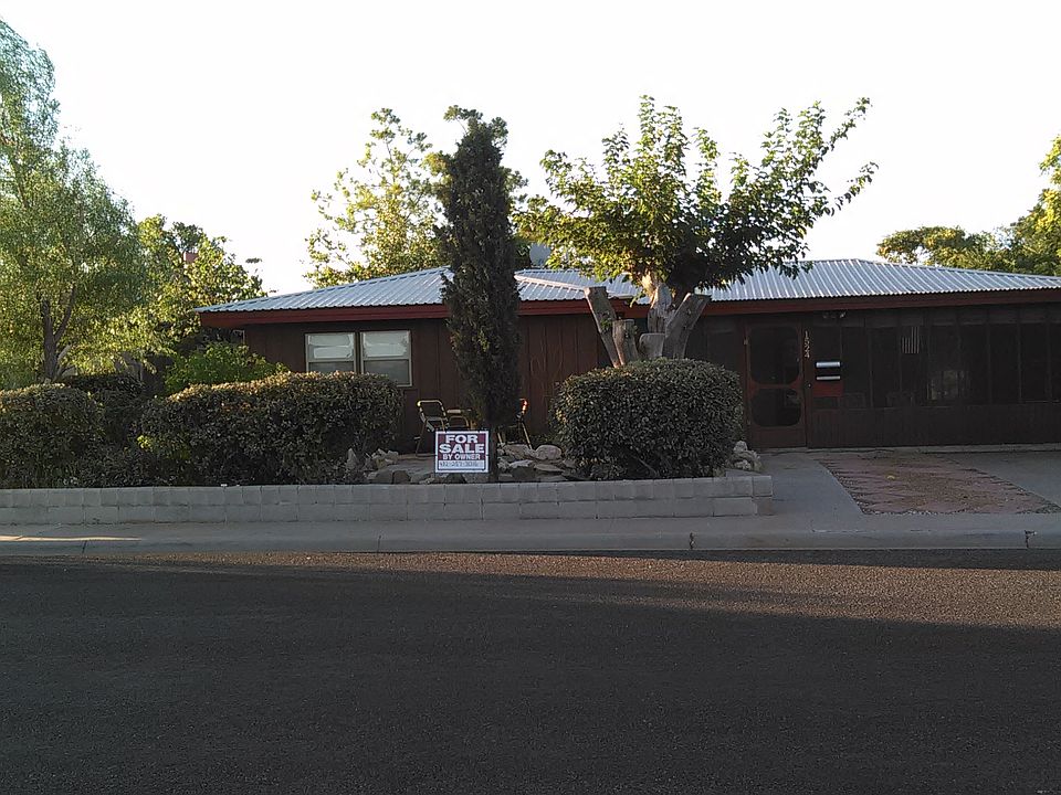 1st image of 1524 Douglas Dr