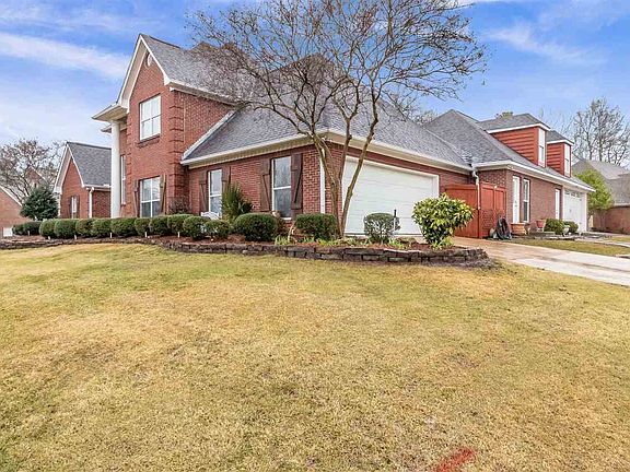 2nd image of 103 Woodlands Glen Cir