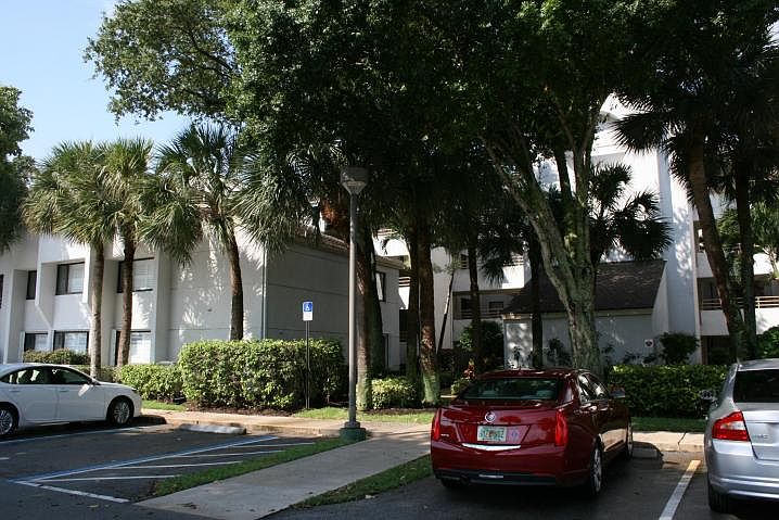 1st image of 332 Oak Harbour Dr