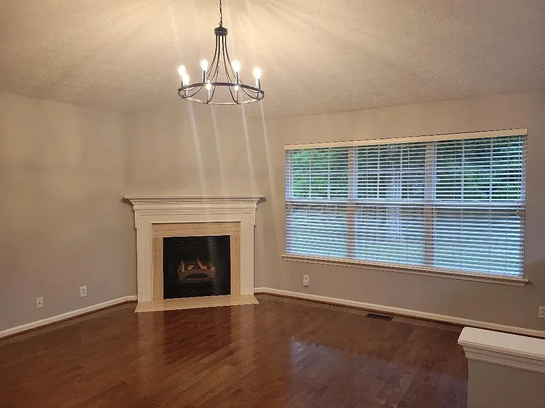 312 Baronswood Dr — Photo 4