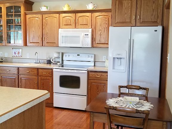 3rd image of 409 Esmond Dr