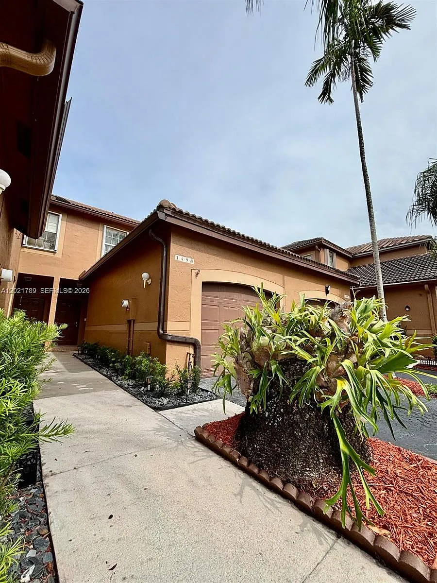 Building Photo - 1498 Barcelona Way #3-21