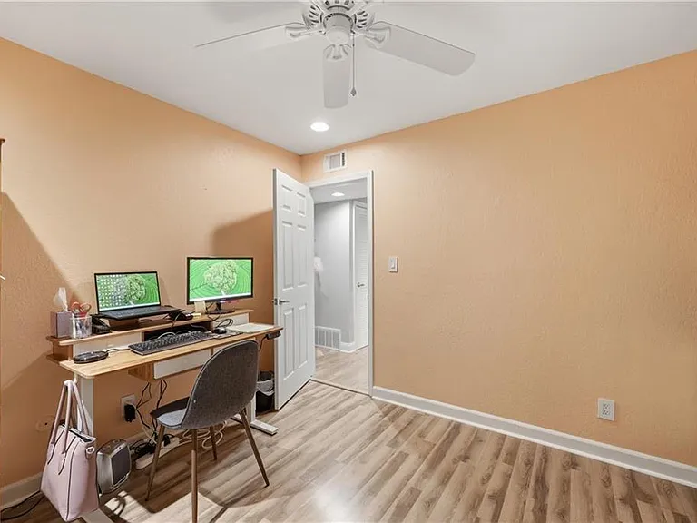 4727 Jarboe St #102 — Photo 12