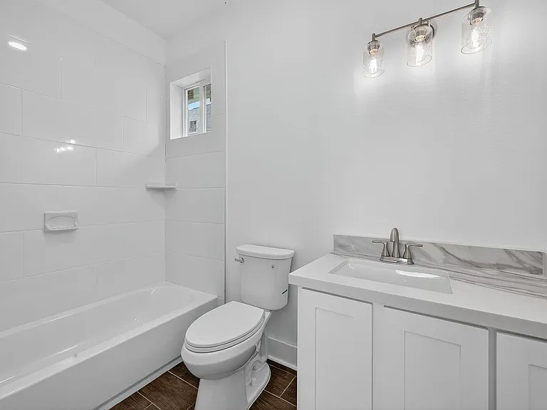 714 Zoe St — Photo 33