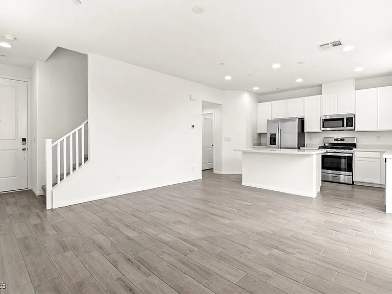 10146 Gabby Glen St — Photo 2