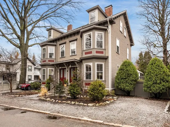 8 Warren Sq #2, Jamaica Plain, MA 02130