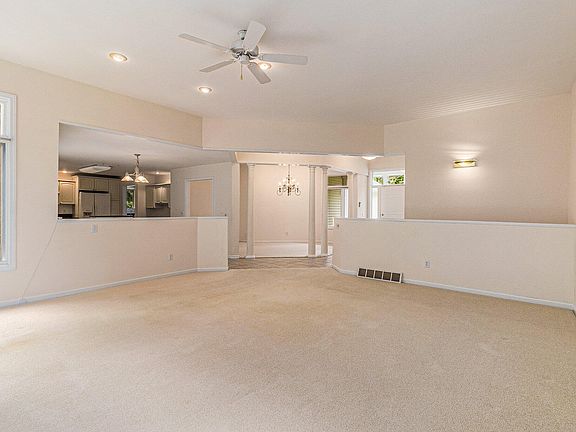 4th image of 189 Westchester Way