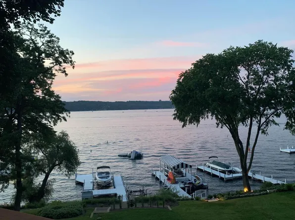 556 Sauk TRAIL, Fontana, WI 53125