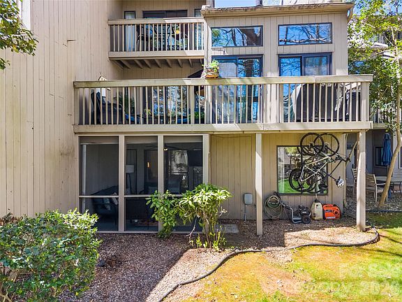 3rd image of 133 Pine Grove Cir