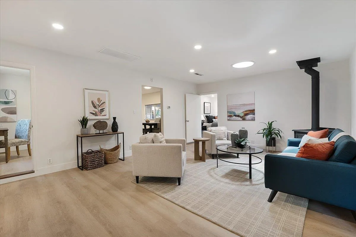 3 bed, 1450 sqft, $4,350 — Photo 4