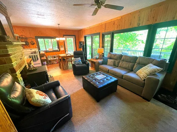 8087 2nd St, Bowerston, OH 44695
