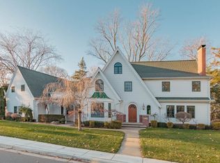 828 Oakridge Dr, Jackson, MI 49203