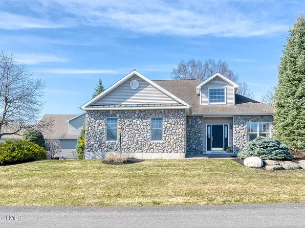15 Cheshire Way, Loudonville, NY 12211