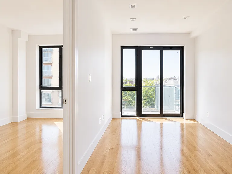 475 Herkimer St #4R — Photo 3