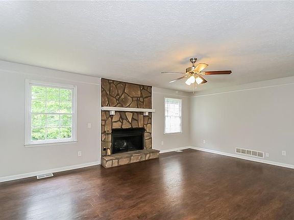 3rd image of 321 Bethel Dr