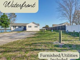 515 Poverty Point Rd, Sneads Ferry, NC