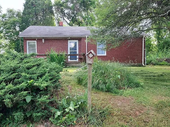 26 Rolling Mill Ln, Galax, VA 24333