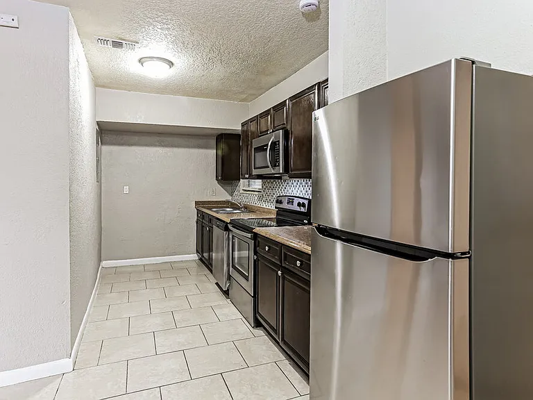 1207 NW 17th Ave — Photo 6