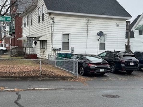 89 Mammoth Rd, Lowell, MA 01854