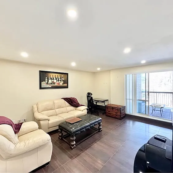 3025 The Credit Woodlands #233 — Photo 5