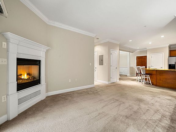 4th image of 4 Henry David Drive #202