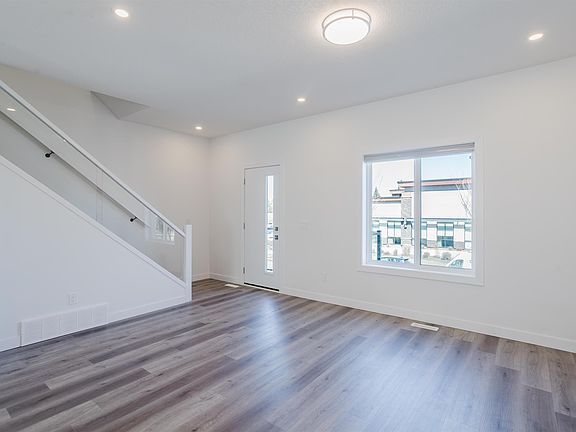 4th image of 10 Salisbury Way #26