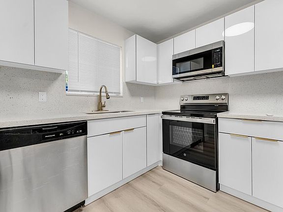 4th image of 2701 N 34TH Avenue #1D