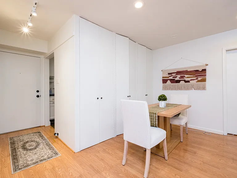 1401 N Pierce St #16 — Photo 9