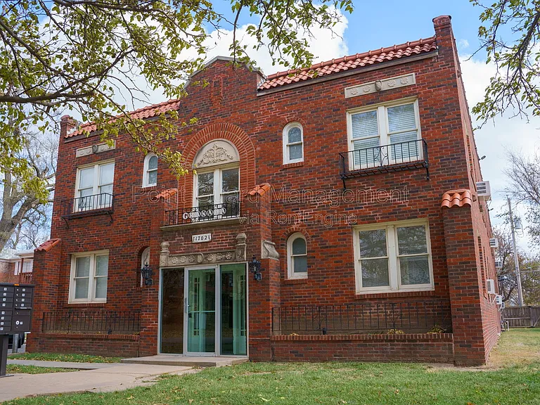 1702 Fairmount St — Photo 26
