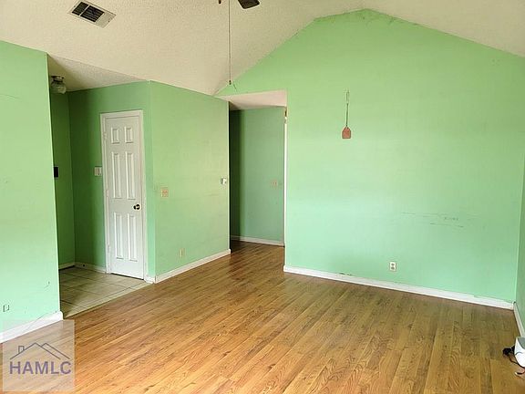 5th image of 122 Scott Spencer St NE