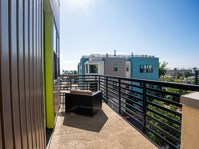 1562 Vista Del Mar Way #1 — Photo 28
