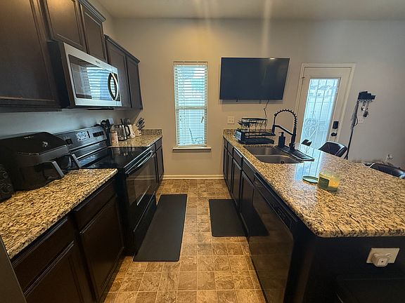 5th image of 1567 Sprucedale Dr