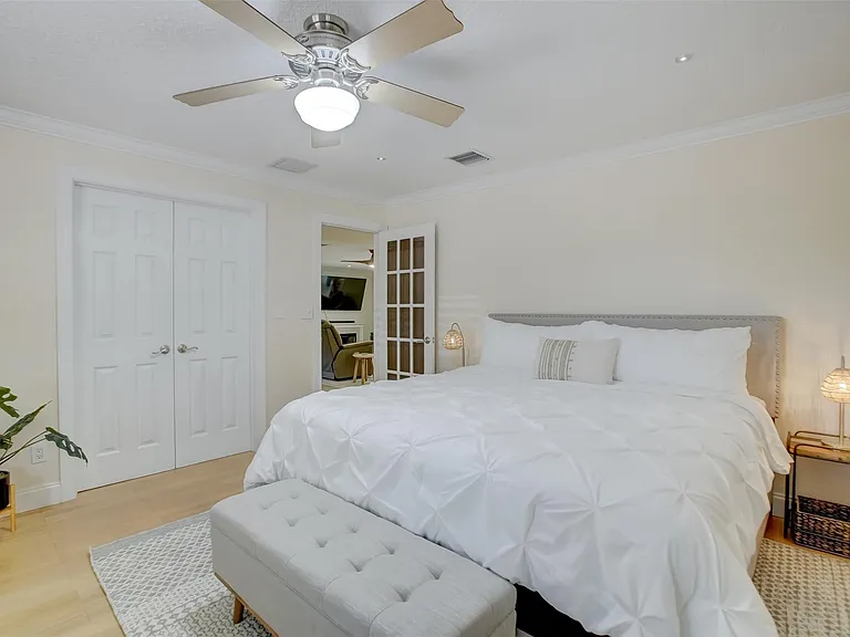 2600 N Riverside Dr — Photo 19