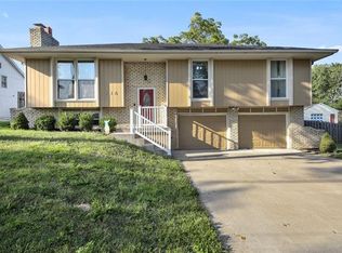 218 NE 82nd Ter, Kansas City, MO 64118