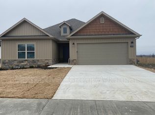 1210 N Mount Hood, Centerton, AR 72719