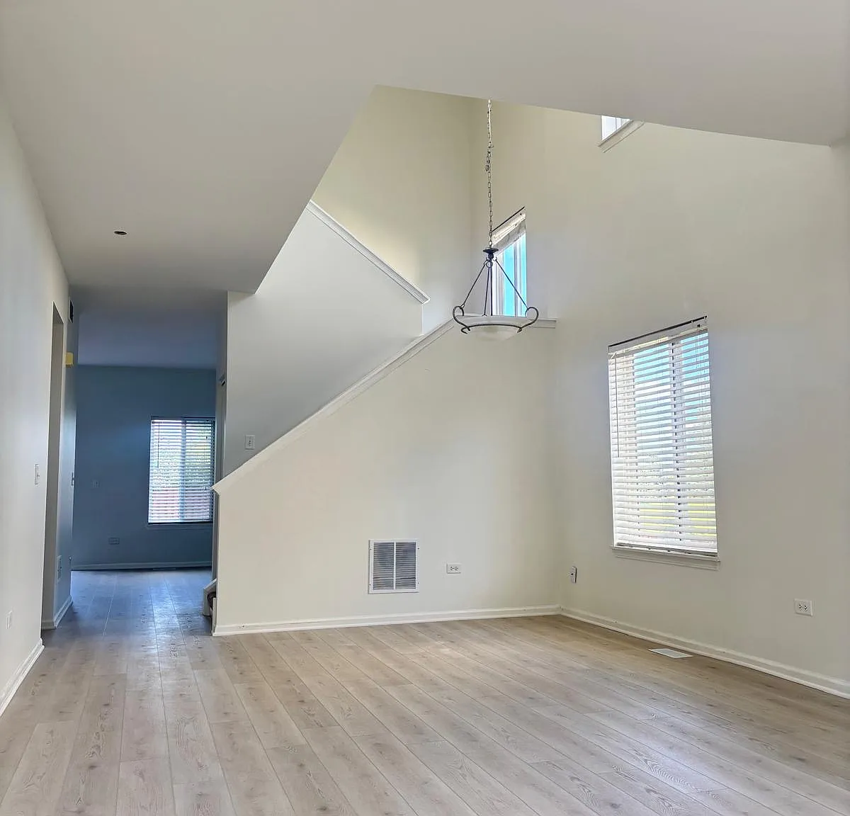3 bed, 2.5 bath, 1768 sqft, $2,395 — Photo 3