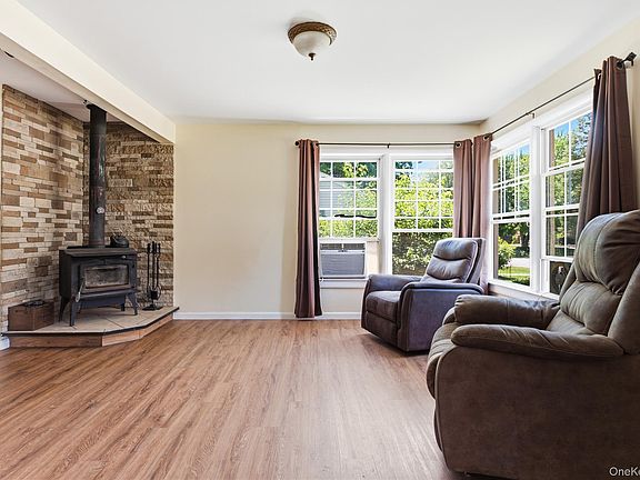 3rd image of 200 Walnut Street