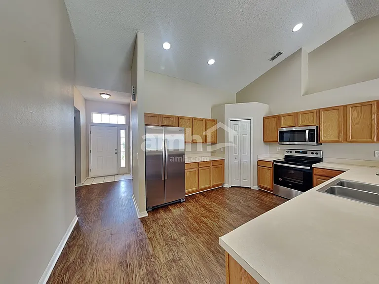 315 Colony Ct — Photo 3