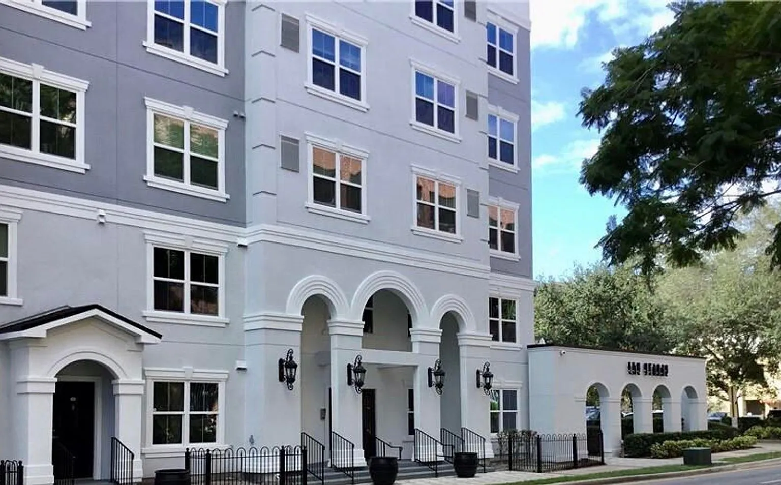 The Grande Downtown Orlando With 2 Assigned Parking Spaces! — Photo 2