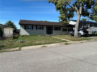 211 Valley View Dr, Hurricane, WV 25526