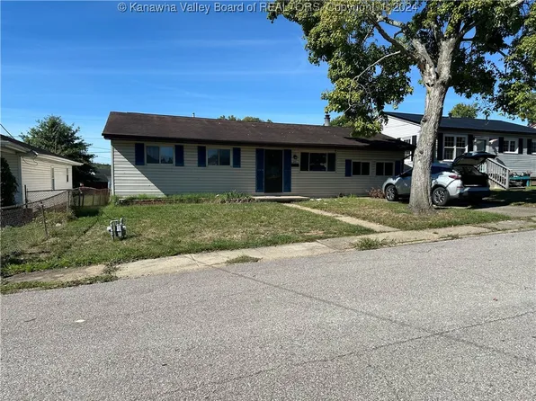 211 Valley View Dr, Hurricane, WV 25526