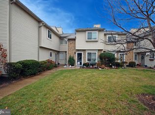 14 Chatham Ct, East Windsor, NJ 08520