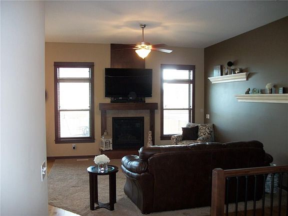 4th image of 384 S 83rd St