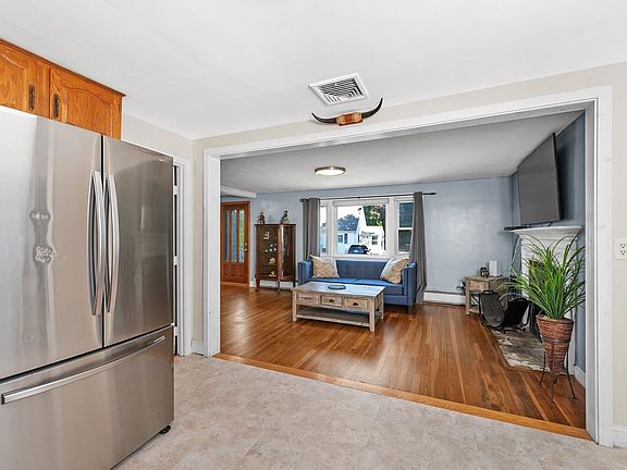 3rd image of 9 Fosters Ln