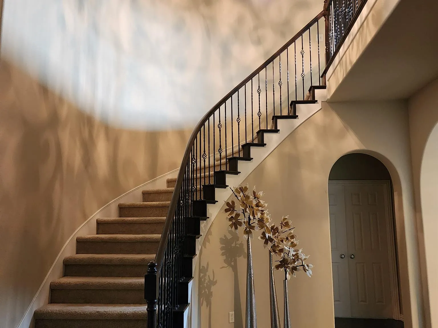 4 bed, 3.5 bath, 3507 sqft, $3,500 — Photo 2